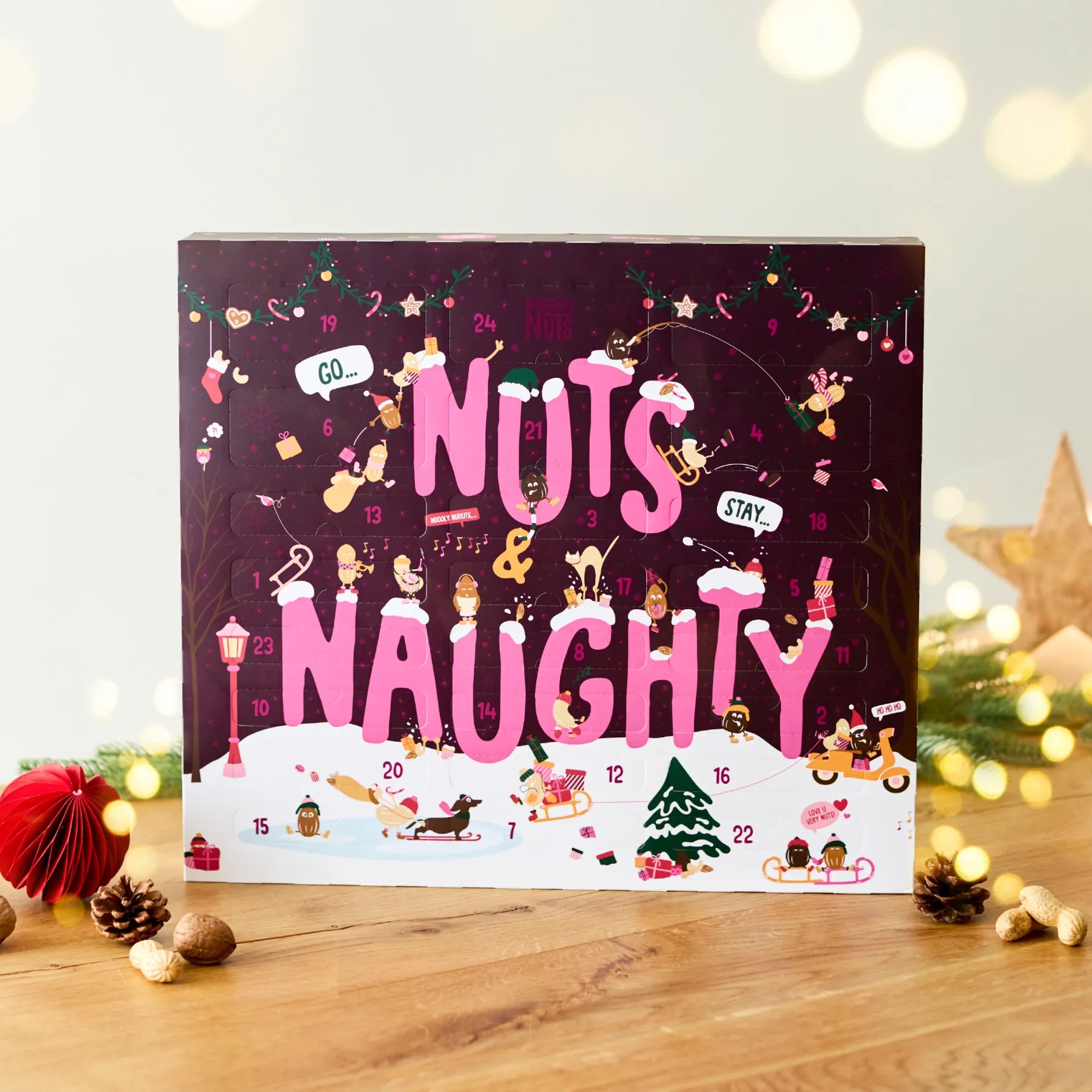 Adventskalender Classic 2026 mit weihnachtlichen Nussmotiven auf dunklem Hintergrund